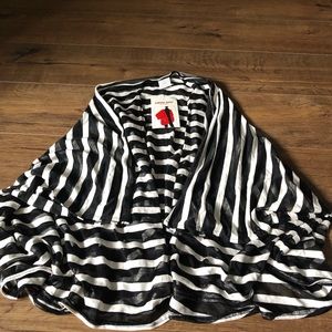TALLA UNICA-NWT Black & White Strip Kimono